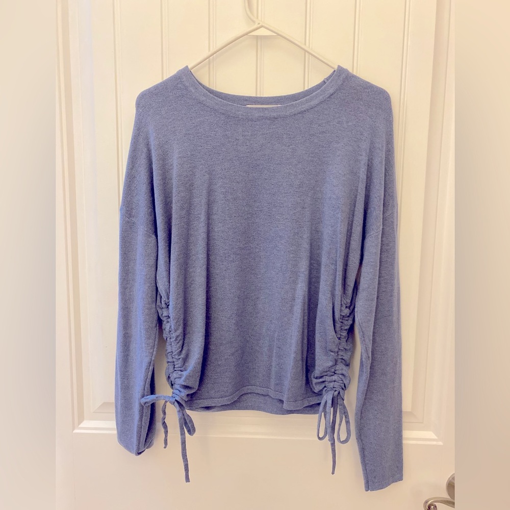 Mod On Trend sweater with side bows